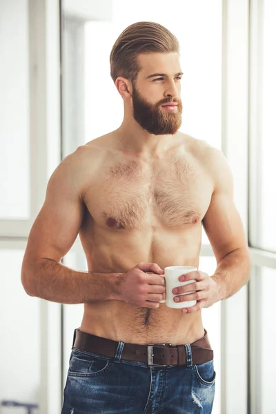 Beau barbu à la maison — Photo