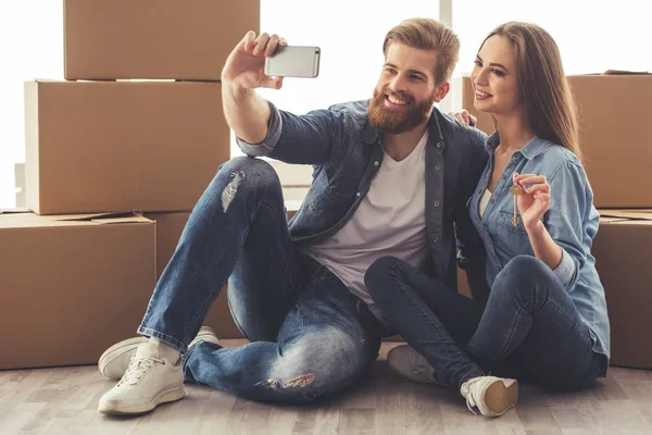 Beautiful couple moving — Stock Photo, Image