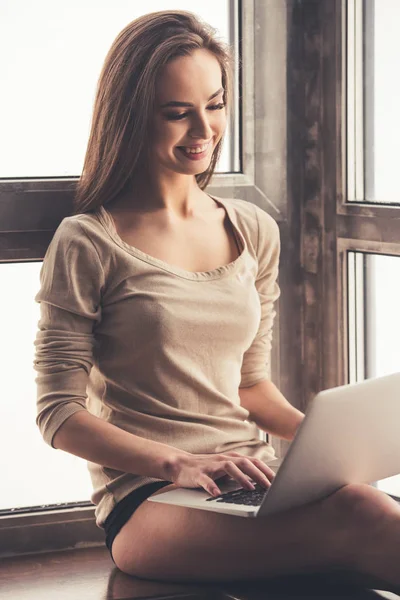 Beautiful girl at home — Stock Photo, Image