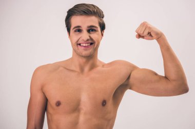 Yakışıklı genç adam.