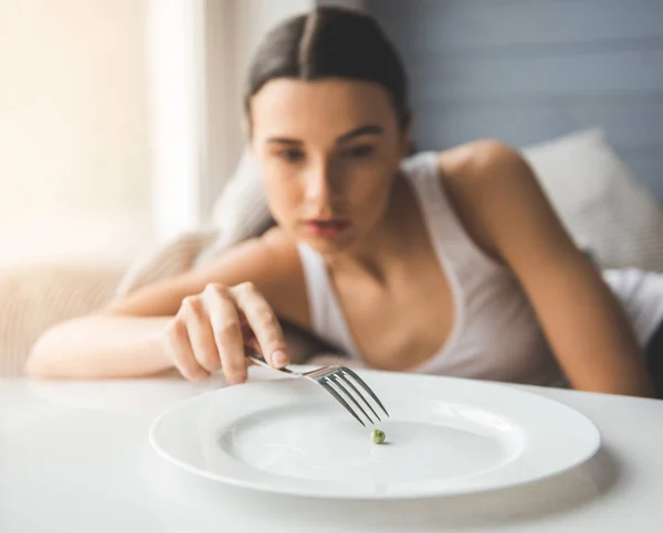 Mädchen halten Diät — Stockfoto