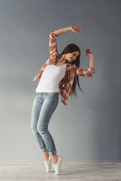 Atractiva joven mujer — Foto de Stock