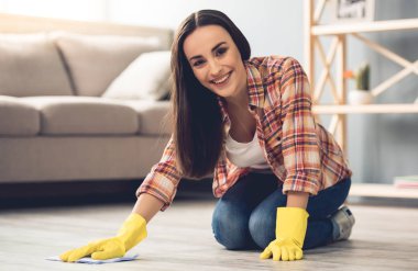 Güzel kadın temizlik