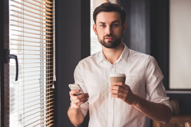 yakışıklı genç işadamı