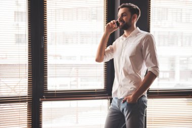 yakışıklı genç işadamı