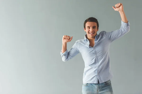 Guapo joven hombre de negocios — Foto de Stock