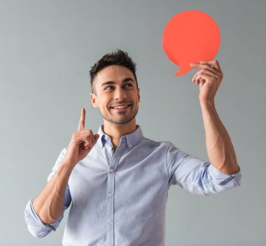 Yakışıklı adamla konuşma balonu