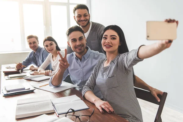 Étudiants pendant la classe — Photo