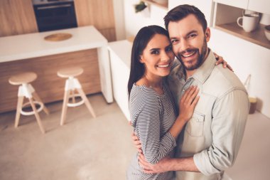 Mutfakta güzel Çift