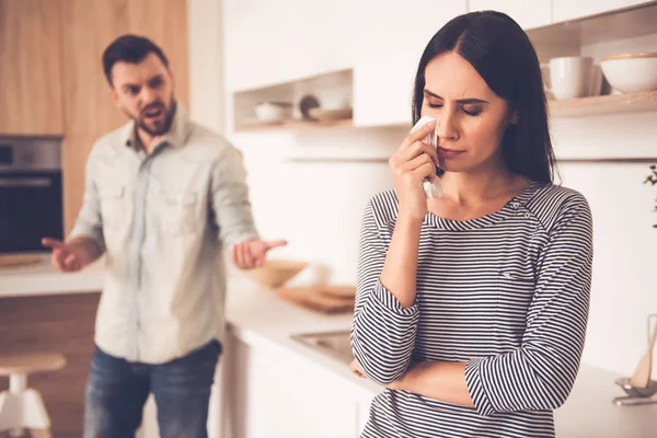 Pareja teniendo una pelea — Foto de Stock