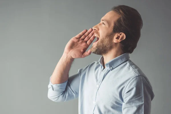 Schöner selbstbewusster Geschäftsmann — Stockfoto