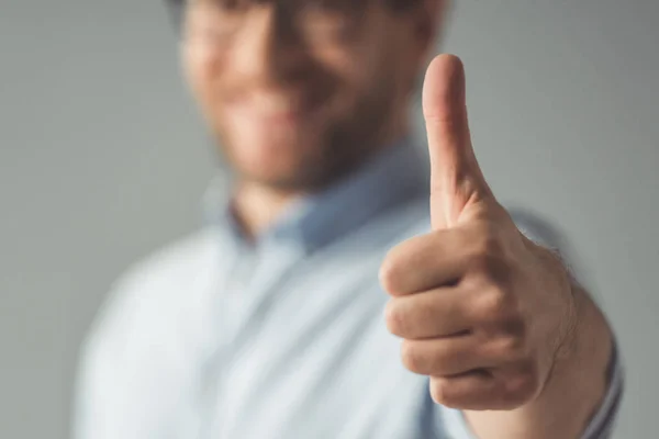 Hombre de negocios guapo y seguro — Foto de Stock