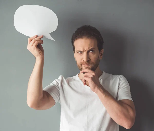 Hombre guapo con burbuja del habla — Foto de Stock