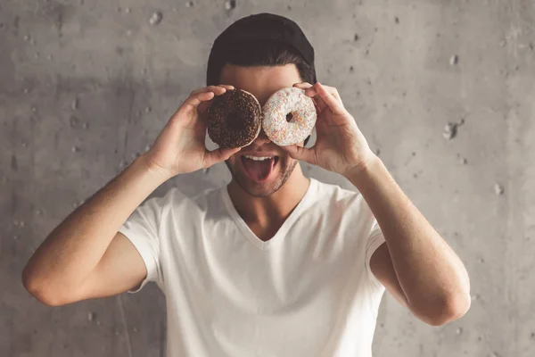 Stijlvolle jonge man — Stockfoto