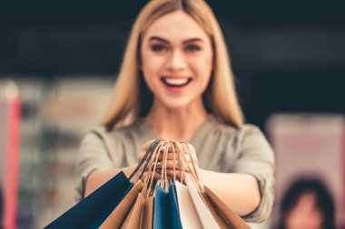 Çekici kız alışveriş olacak