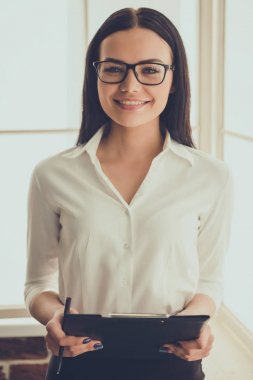 Güzel genç psikolog