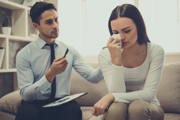 Girl at the psychologist — Stock Photo, Image