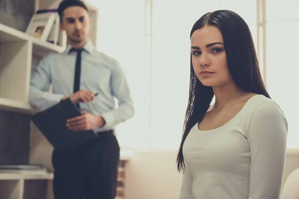 Girl at the psychologist — Stock Photo, Image