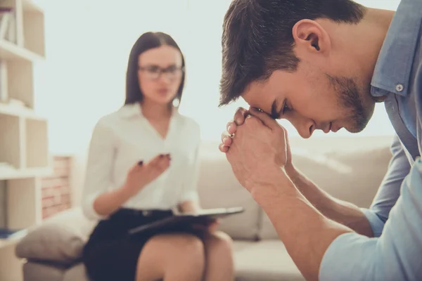 Man bij de psycholoog — Stockfoto