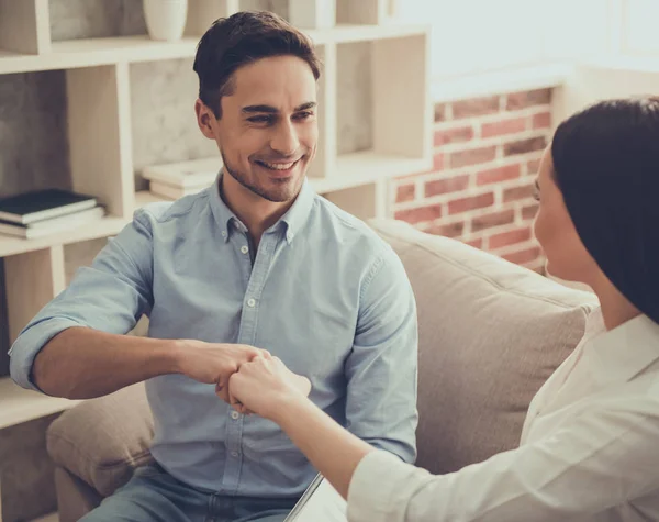 Guy at the psychologist — Stock Photo, Image