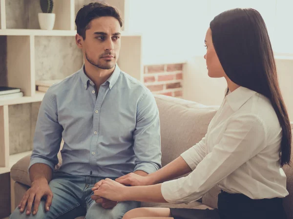 Guy at the psychologist — Stock Photo, Image