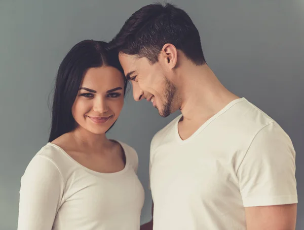 Pareja en casa — Foto de Stock