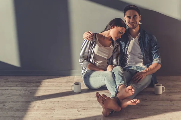 Casal em casa — Fotografia de Stock