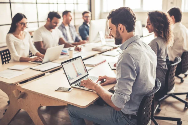 Gente de negocios trabajando — Foto de Stock