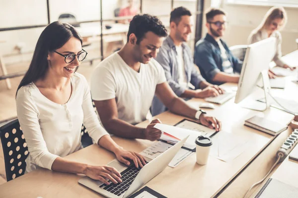 Gente de negocios trabajando — Foto de Stock