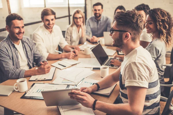 Gente de negocios en la conferencia — Foto de Stock