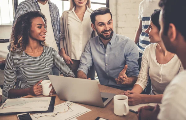 Gente de negocios en la conferencia — Foto de Stock