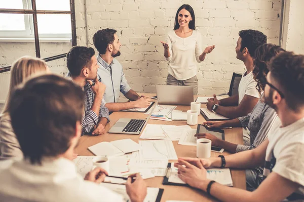 Mensen uit het bedrijfsleven op de conferentie — Stockfoto