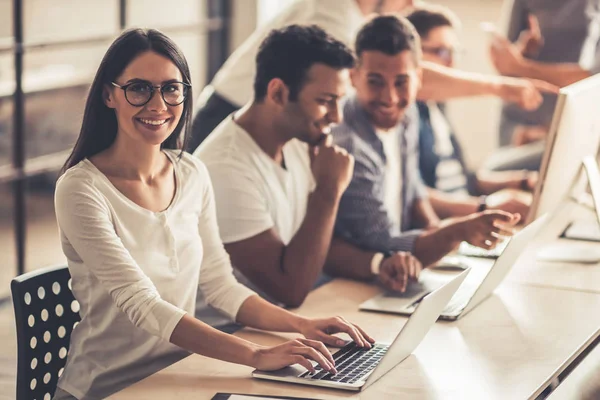 Gente de negocios trabajando — Foto de Stock