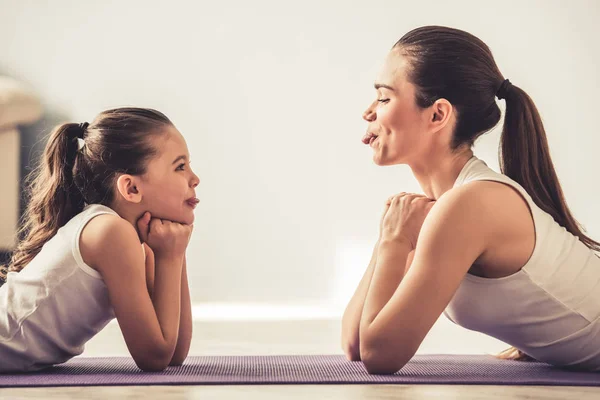 Mamma och dotter — Stockfoto