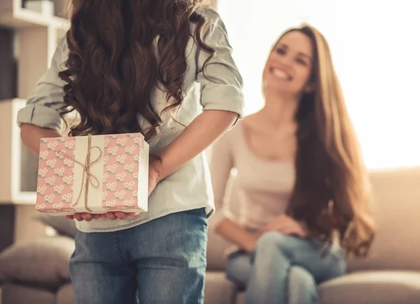 Mamá y su hija — Foto de Stock