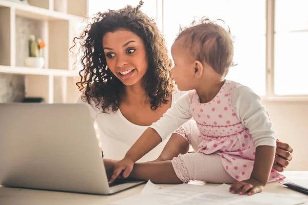 Mamma e bambino — Foto Stock