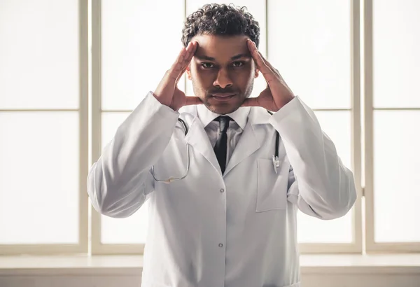 Afro amerikansk läkare — Stockfoto
