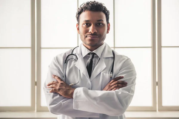Afrikaans-Amerikaanse dokter — Stockfoto