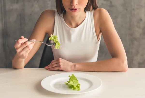 Fille garder régime alimentaire — Photo