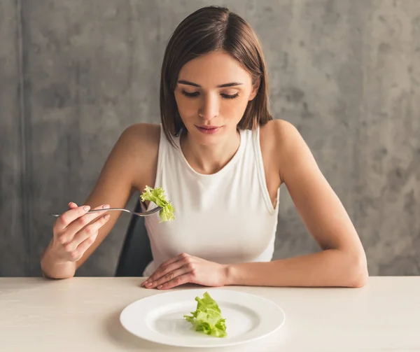 Fille garder régime alimentaire — Photo