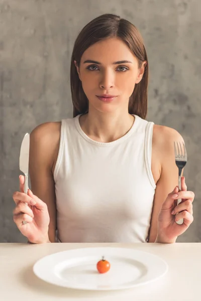 Niña manteniendo dieta — Foto de Stock