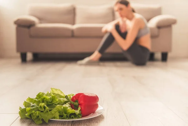 Girl and weight loss — Stock Photo, Image