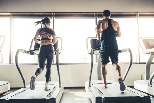 En el gimnasio — Foto de Stock