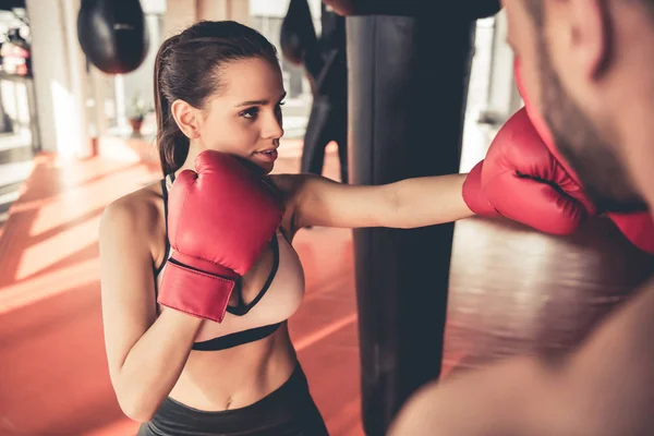 En el gimnasio — Foto de Stock