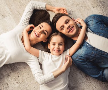 Mutlu genç aile