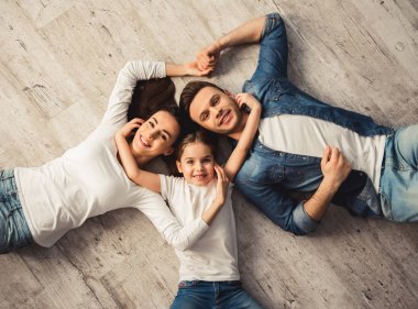 Mutlu genç aile