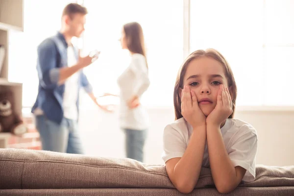 Unglückliche junge Familie — Stockfoto