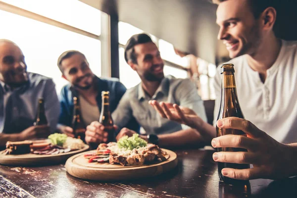 Arkadaşlar pub — Stok fotoğraf