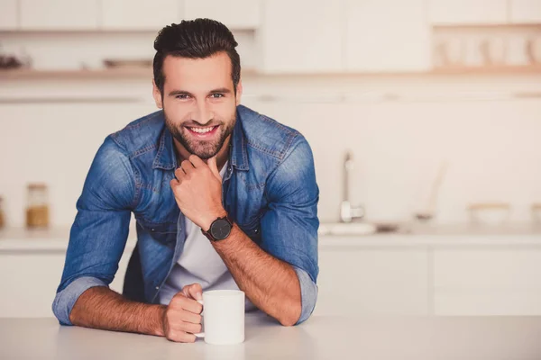 Handsome man in kitchen — Stock Photo, Image