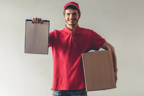 Hermoso joven trabajador de reparto —  Fotos de Stock